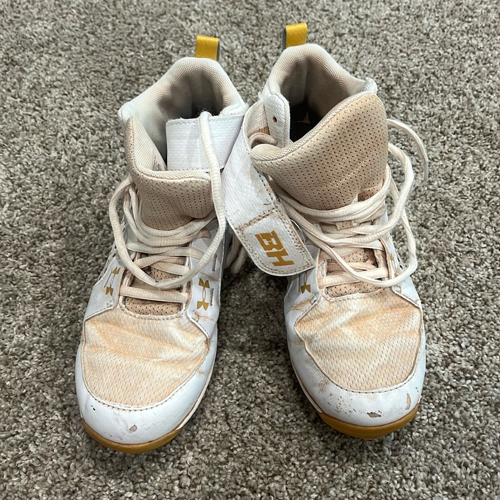 Pre-loved Under Armour Baseball Cleats -Size 5 - Picture 2 of 7